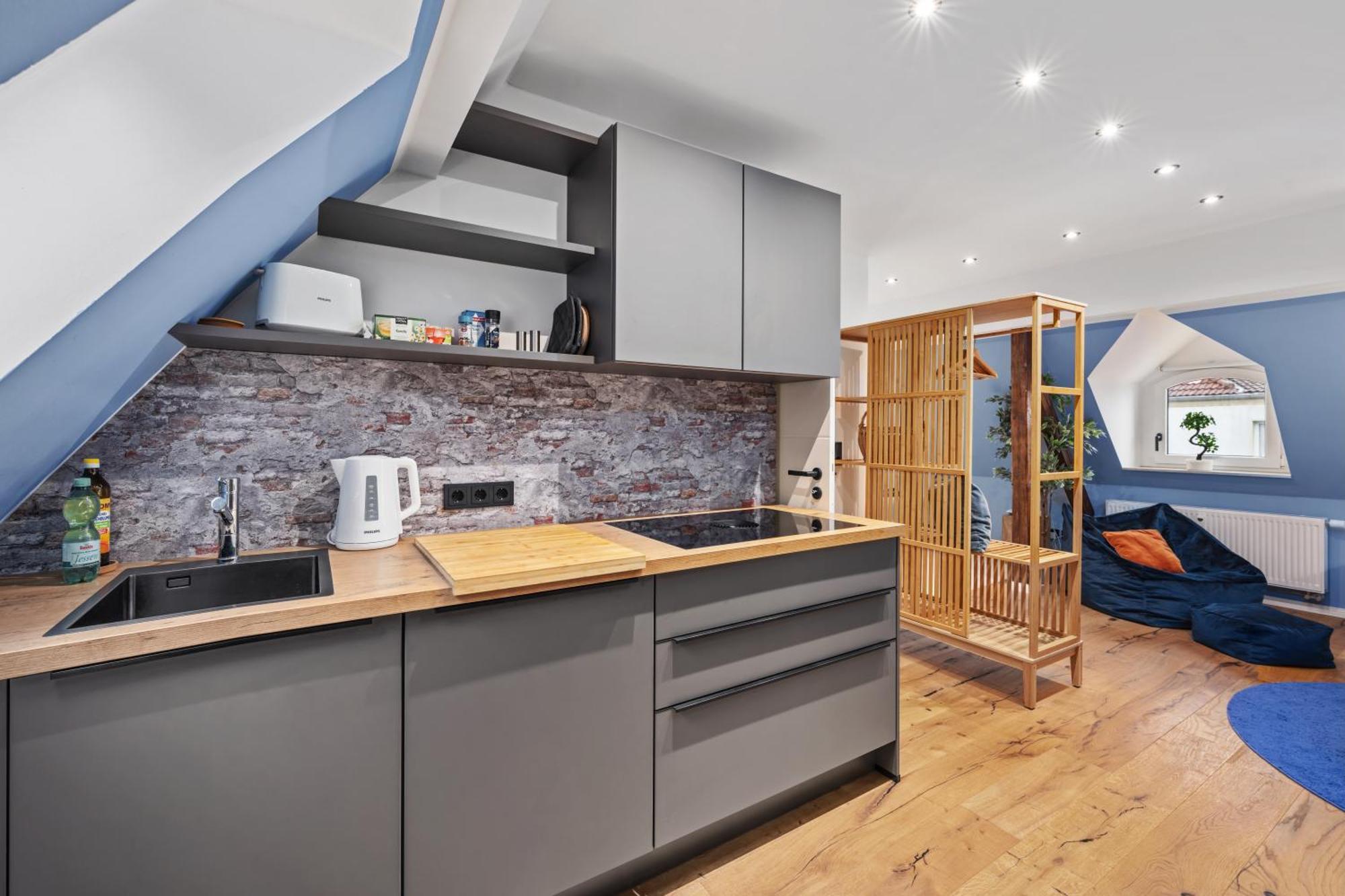 Edler Wohnraum Modernes Vorstadtstudio Mit Emma-Bett, Garten & Kaffeevollautomat Zwickau Ngoại thất bức ảnh