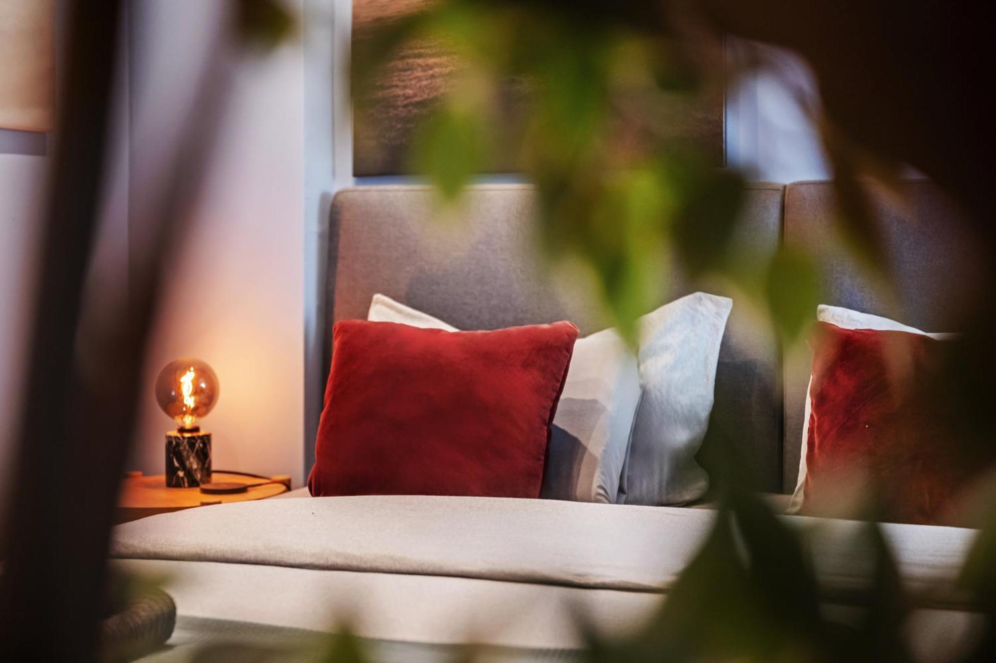 Edler Wohnraum Modernes Vorstadtstudio Mit Emma-Bett, Garten & Kaffeevollautomat Zwickau Ngoại thất bức ảnh